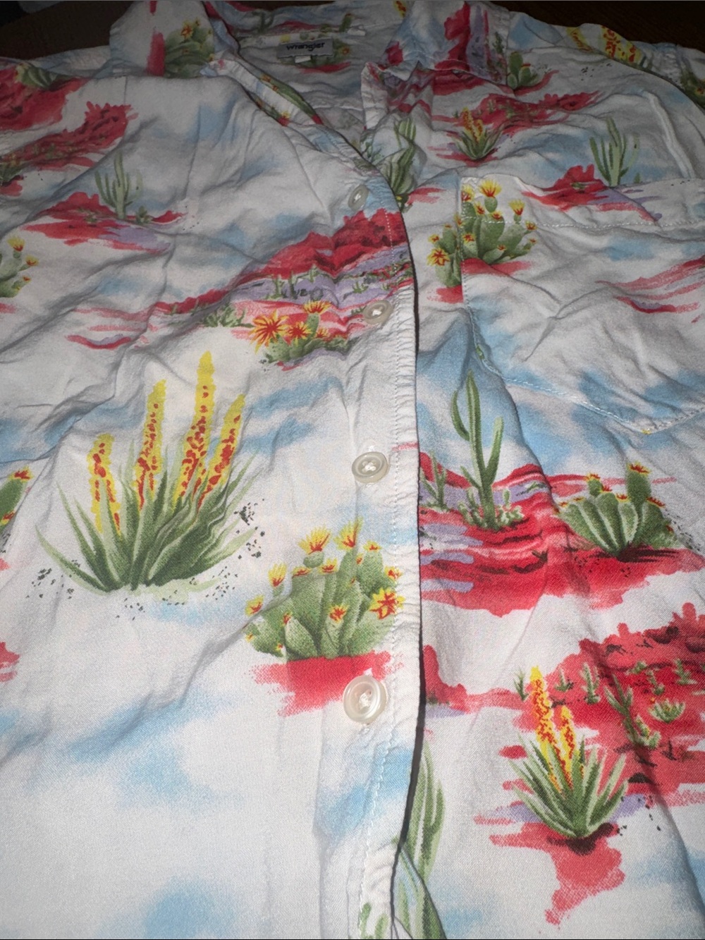 Wrangler White Button-Up Shirt with cactus Desert Print - Picture 2 of 4